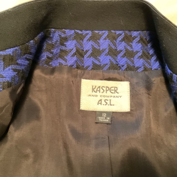 Beautifully Tailored Wool Jacket - Picture 5 of 6